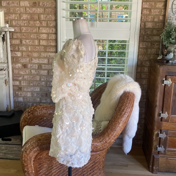 LLACIE FANCO OFF WHITE SEQUIN MINI DRESS MEDIUM NEW - Picture 3 of 8